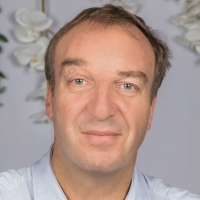 DOMINIQUE HENNEUSE