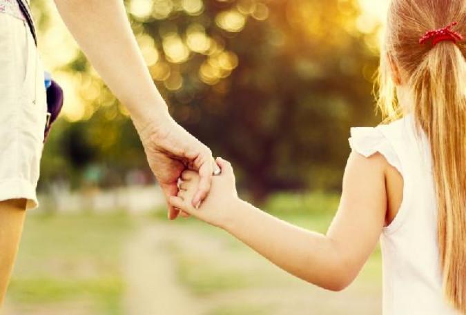 Parent qui quitte précipitamment le domicile avec les enfants : que faire ?